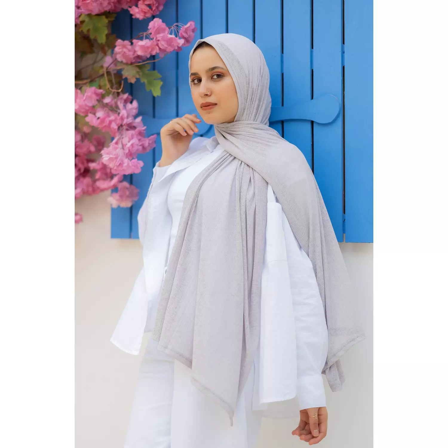 Light Grey Kuwaiti Scarf hover image