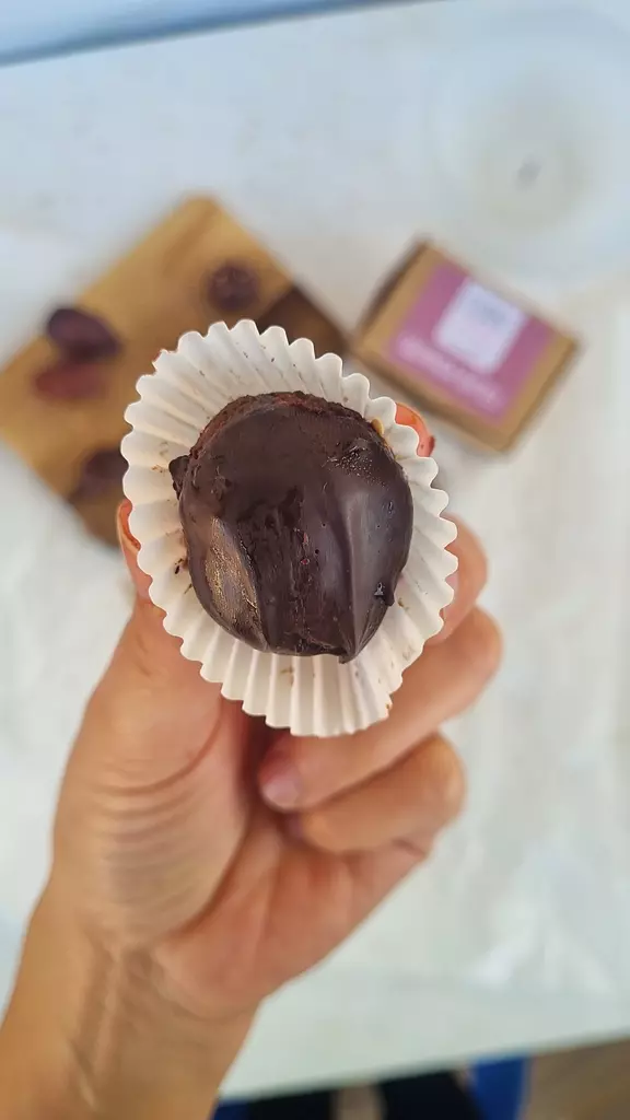 QUINOA Bites dipped in chocholate 