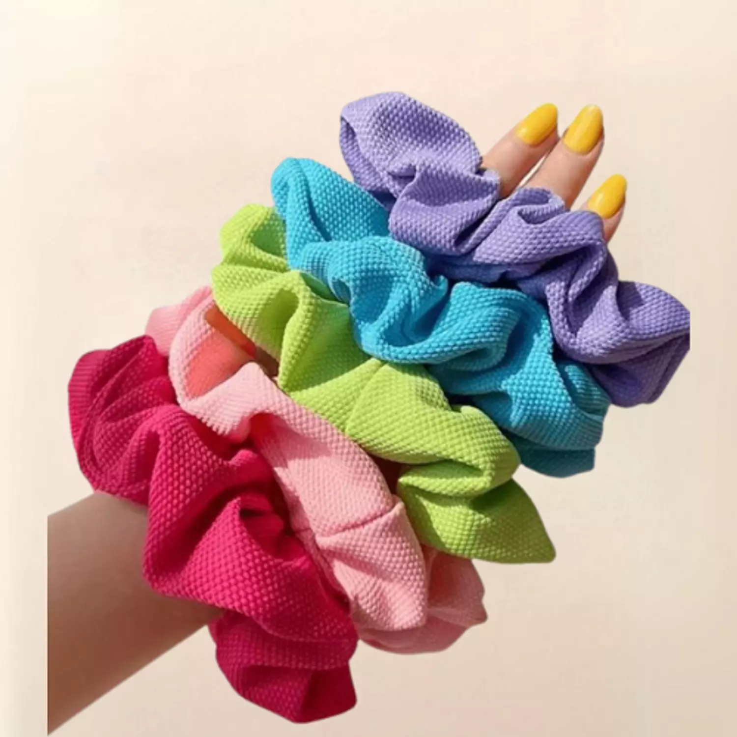 <h3><span style="color: #e97d6aff">Scrunchies</span></h3>