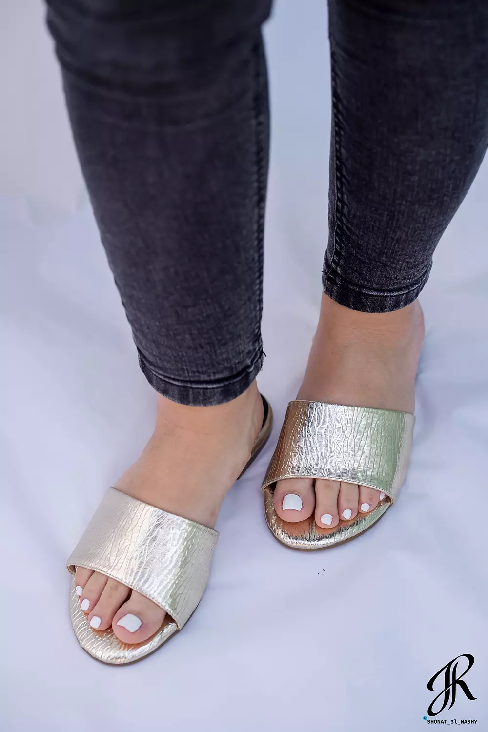 Elegant Women's Gold Metallic Slipper-2nd-img