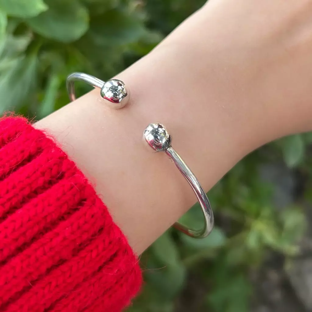 Two balls silver bangle