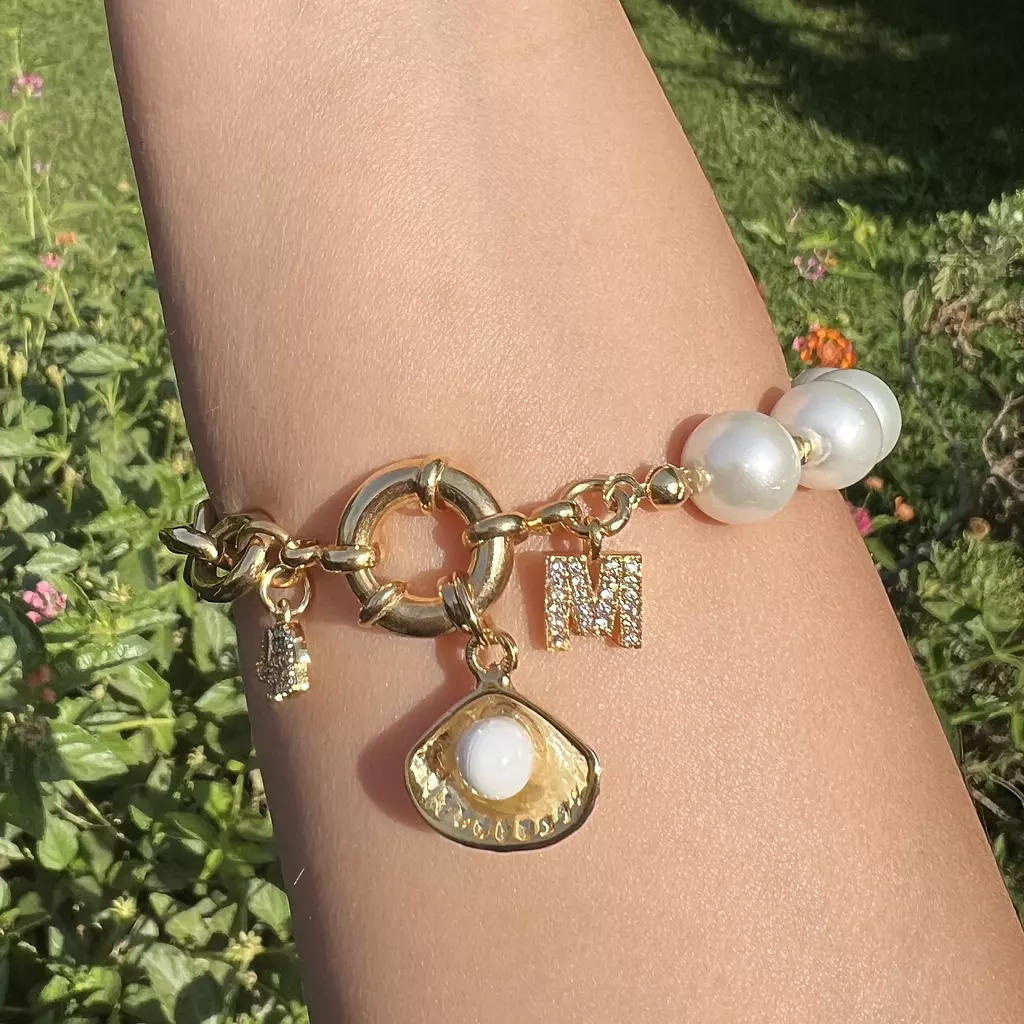 Large pearls bracelet 