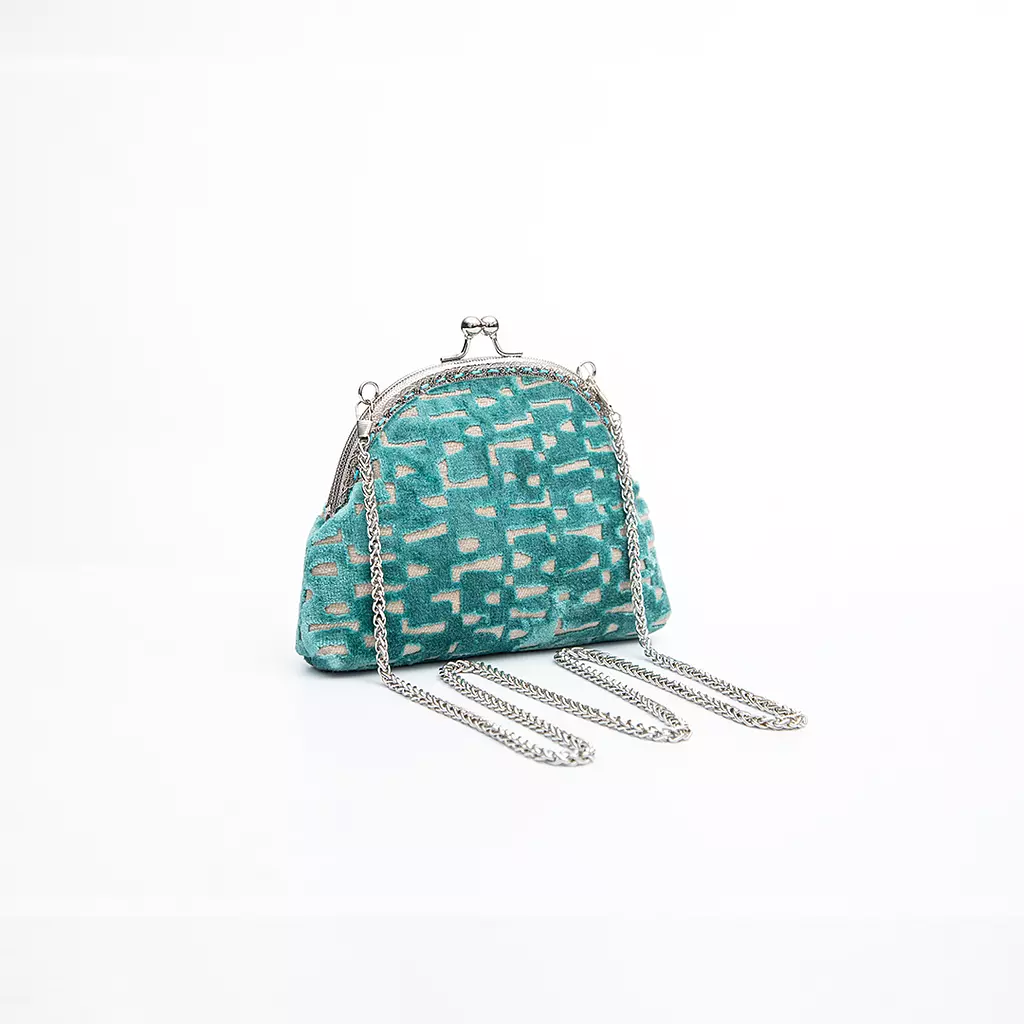 Chic Green Animal Print Kiss-Lock Purse with Silver Chain