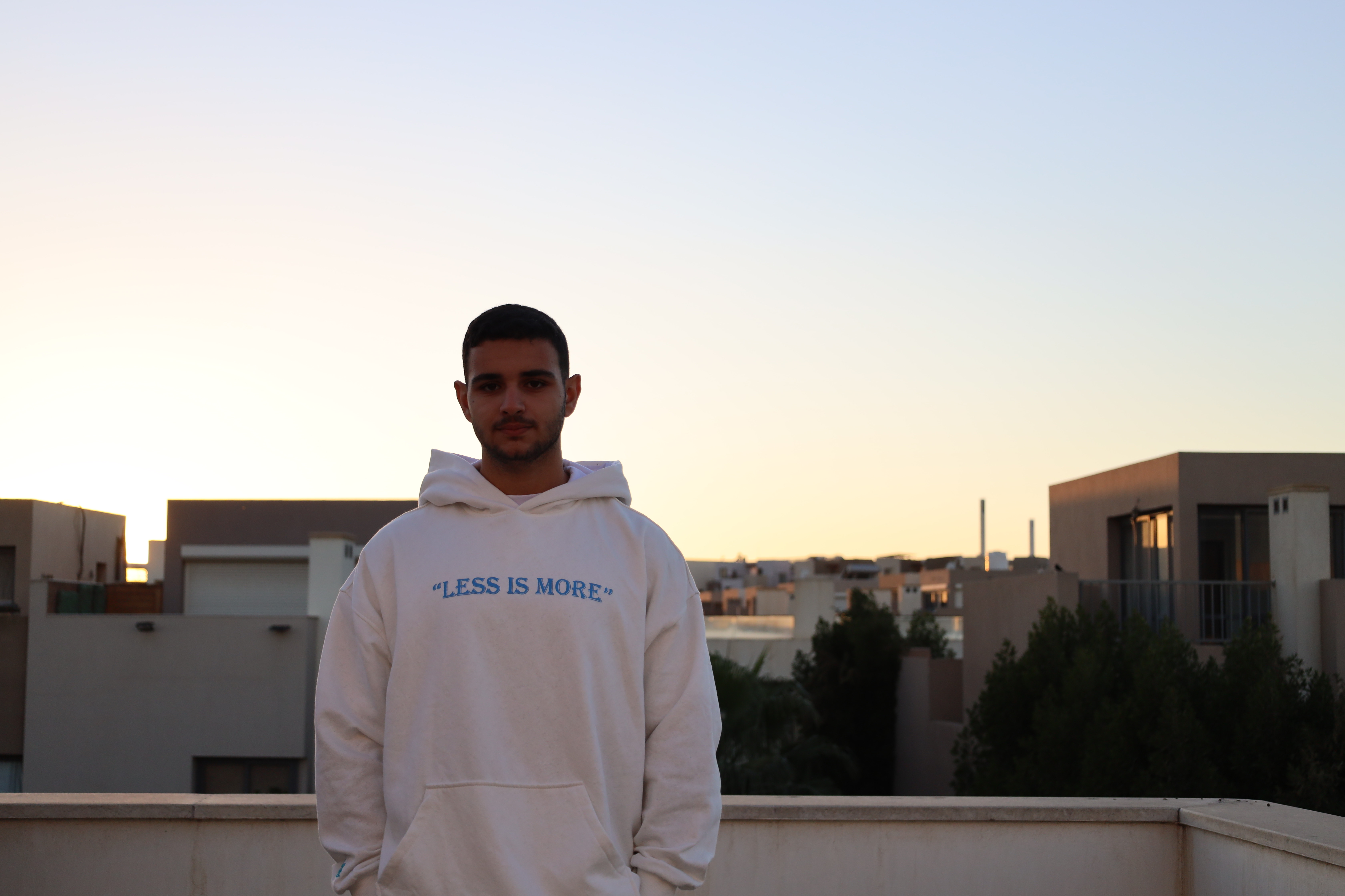 "LESS IS MORE" oversized hoodie! 1