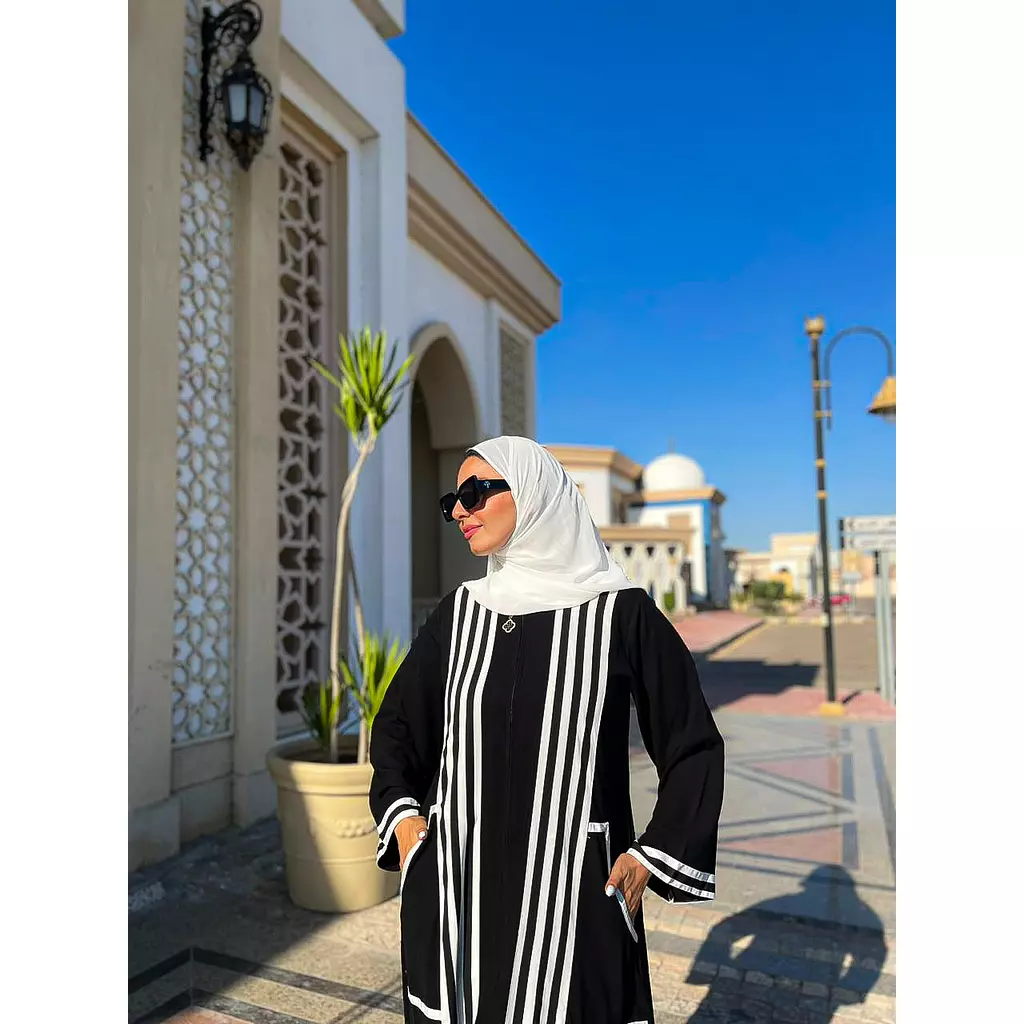 closed black abaya