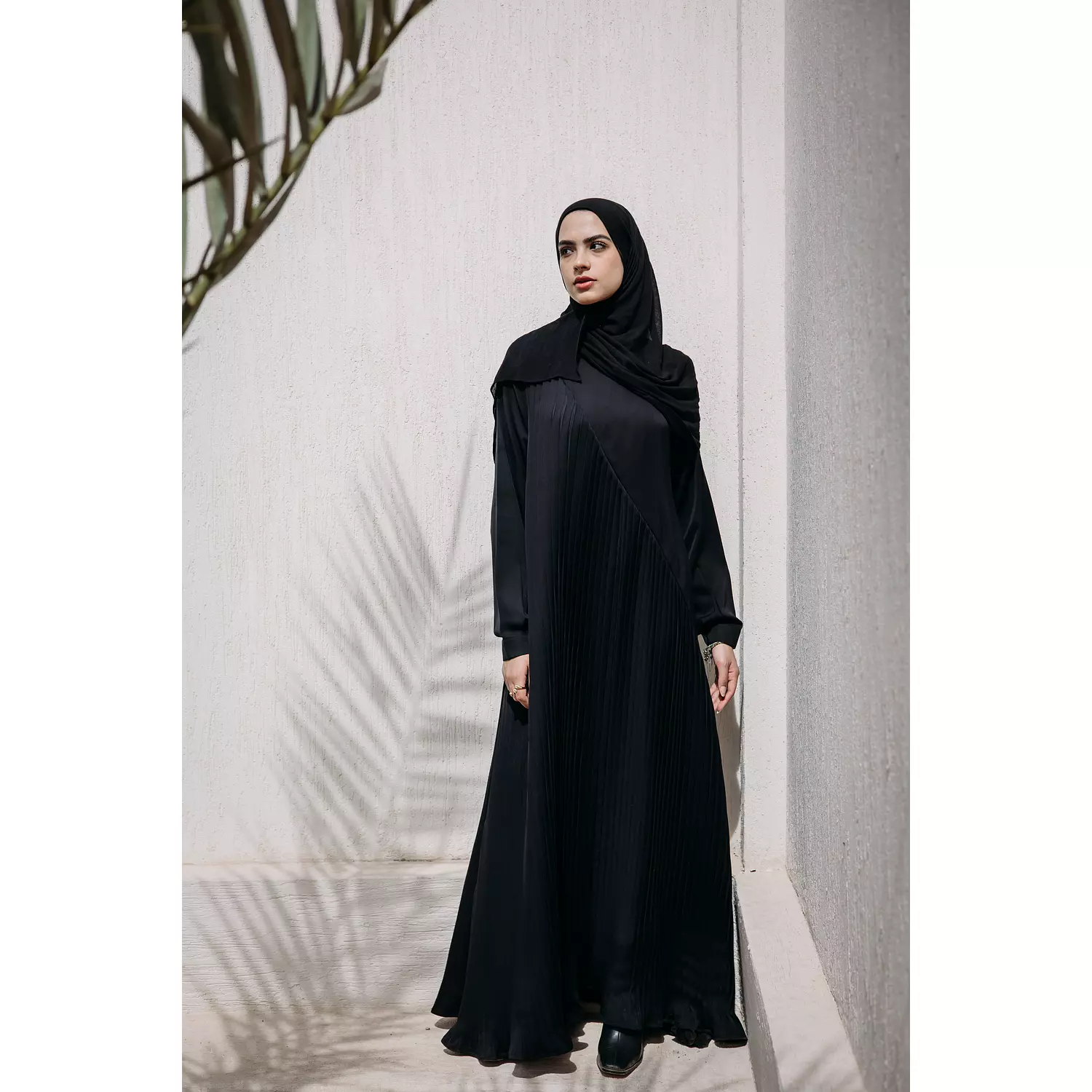 Gleaming Elegance Abaya 6