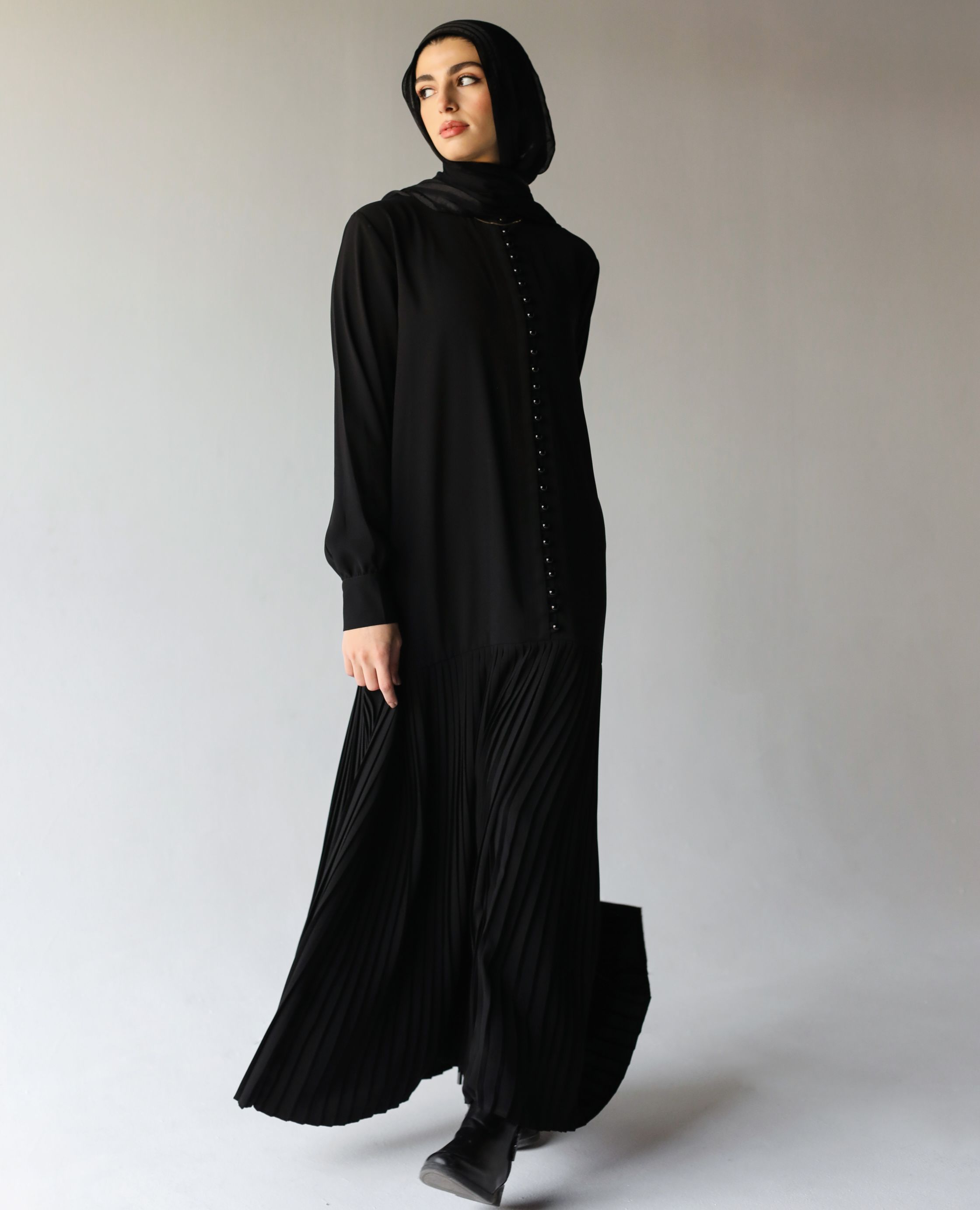 Buttoned Pleated Abaya 3