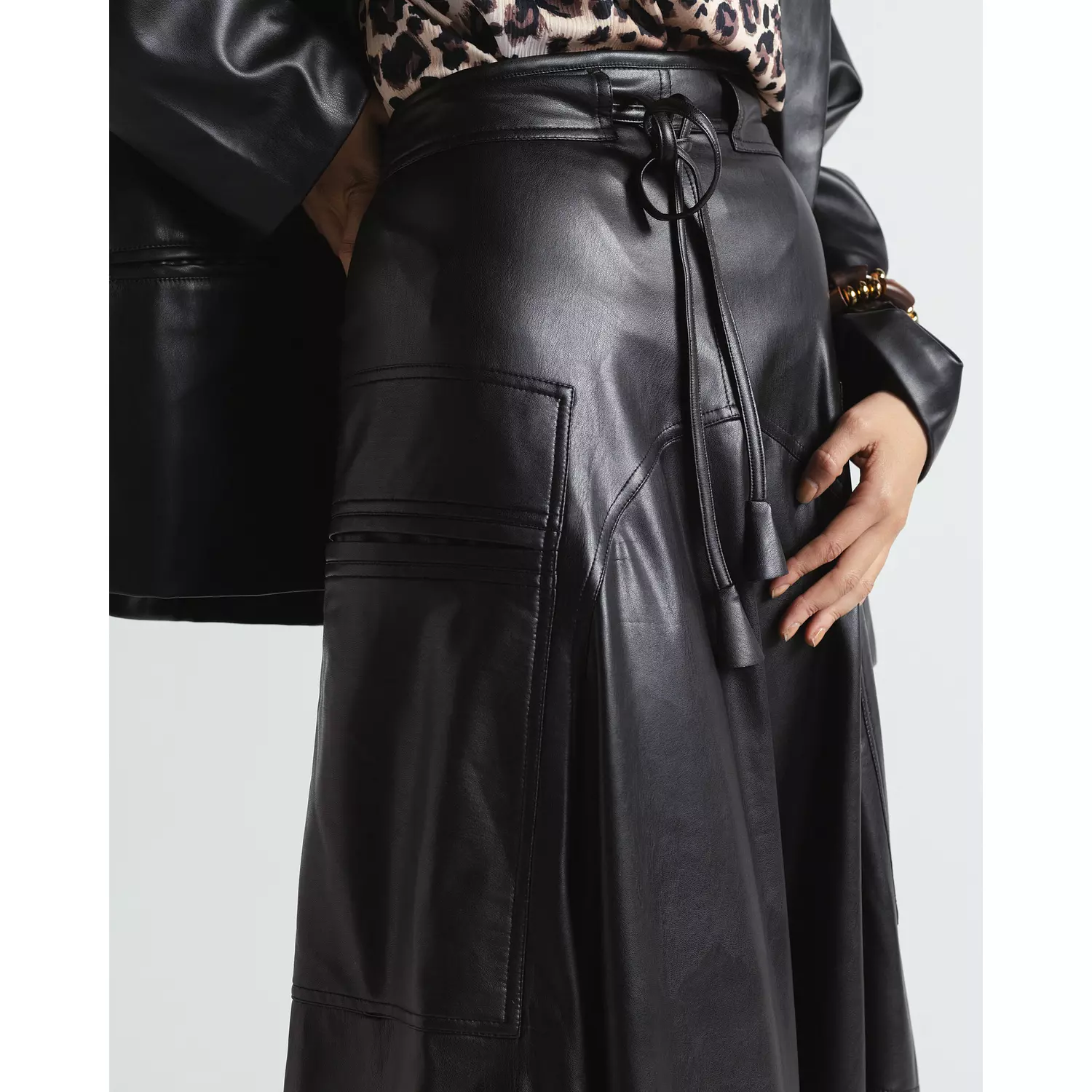 Flap Pocket leather skirt 3