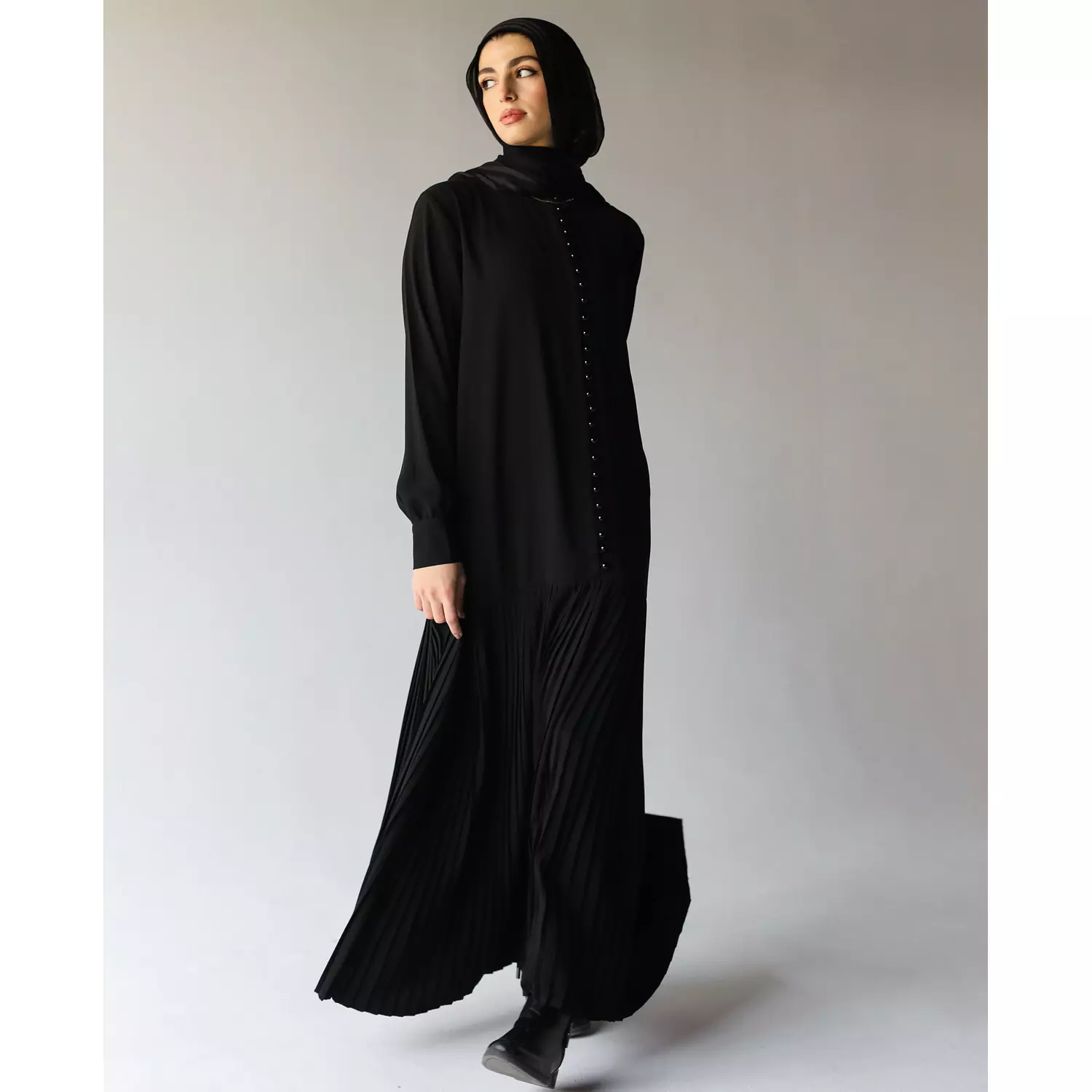 Buttoned Pleated Abaya 3