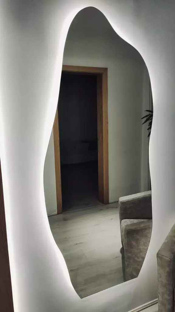 Asymmetric wall mirror 