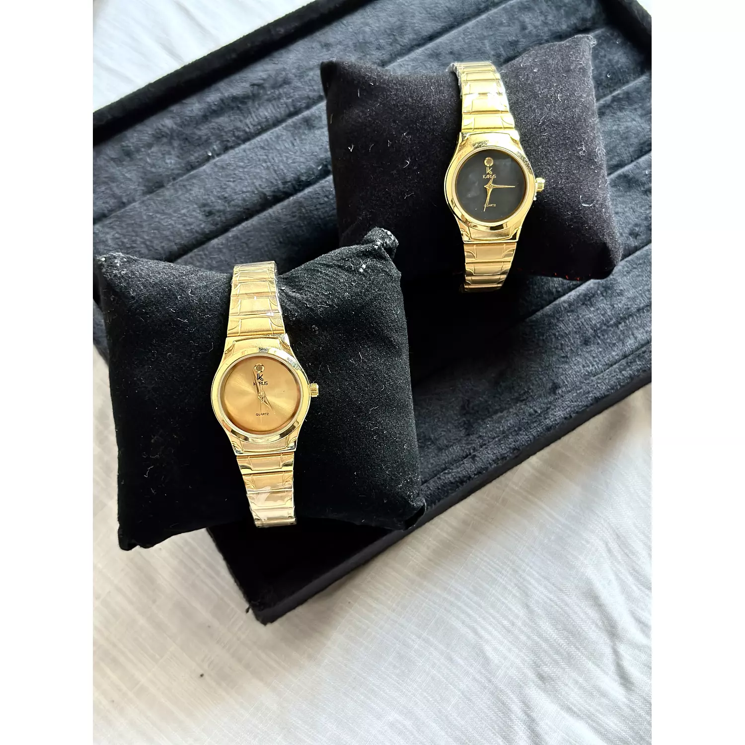 Goldblack circle Vintage Watch hover image