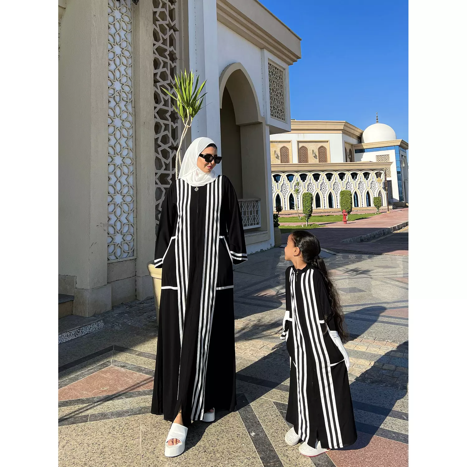 closed black abaya kids 1