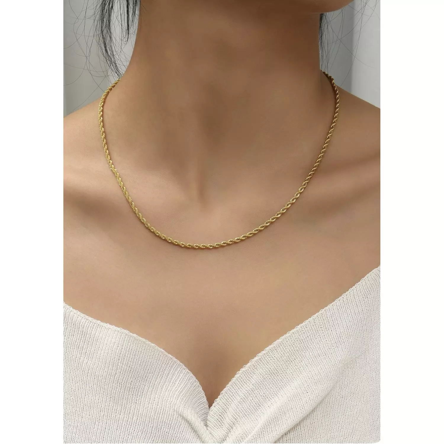 Thin Gold twisted chain hover image