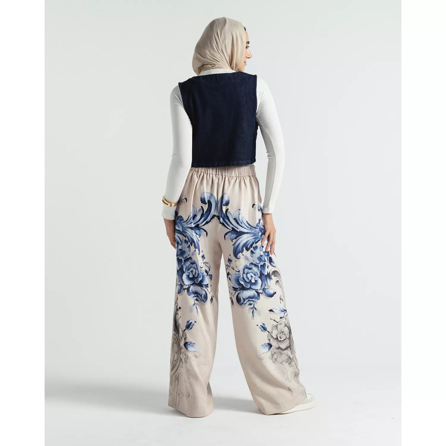 Floral velvet wide leg pants. 1