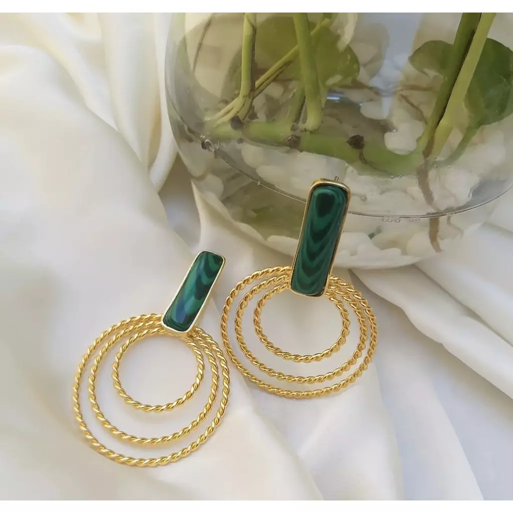 Malachite with gold 