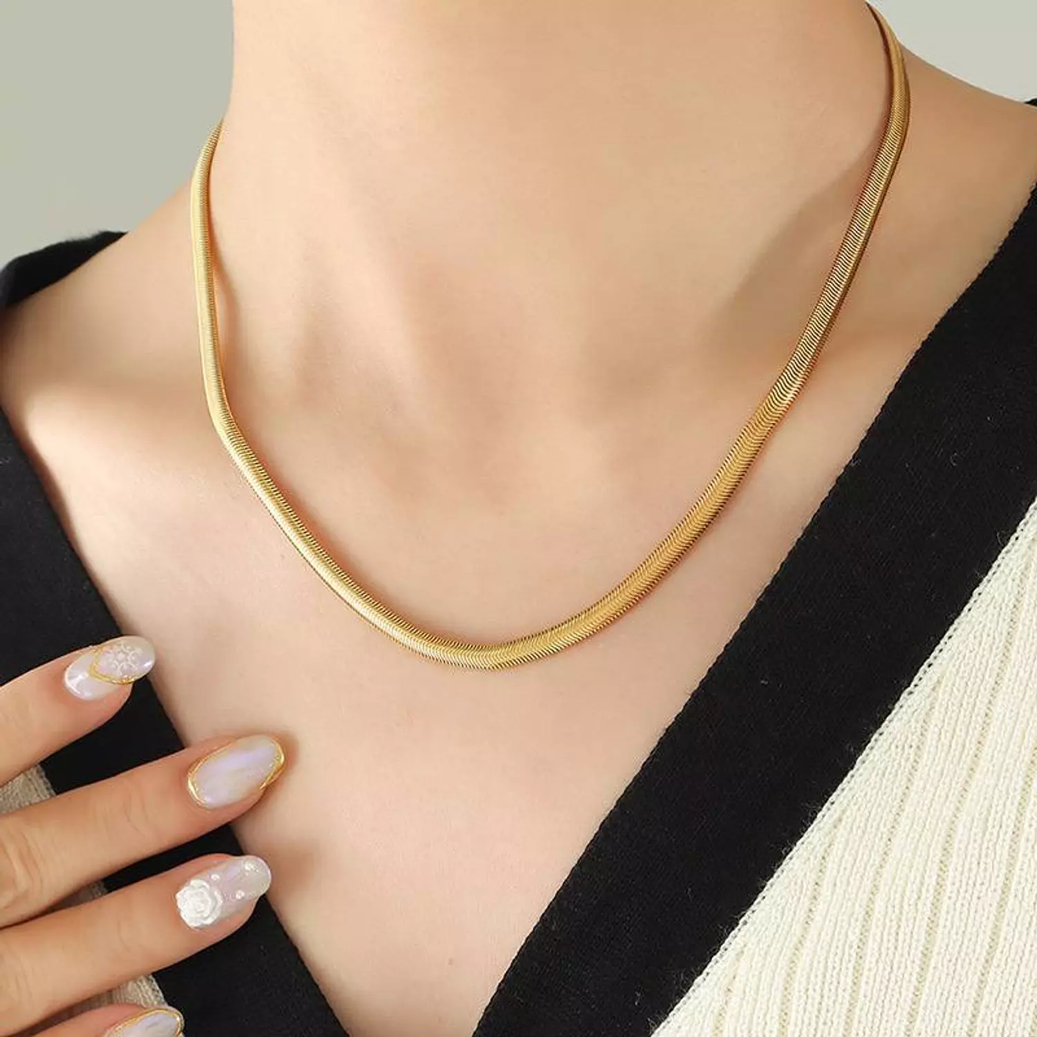 Basic Herringbone Gold Necklace 2