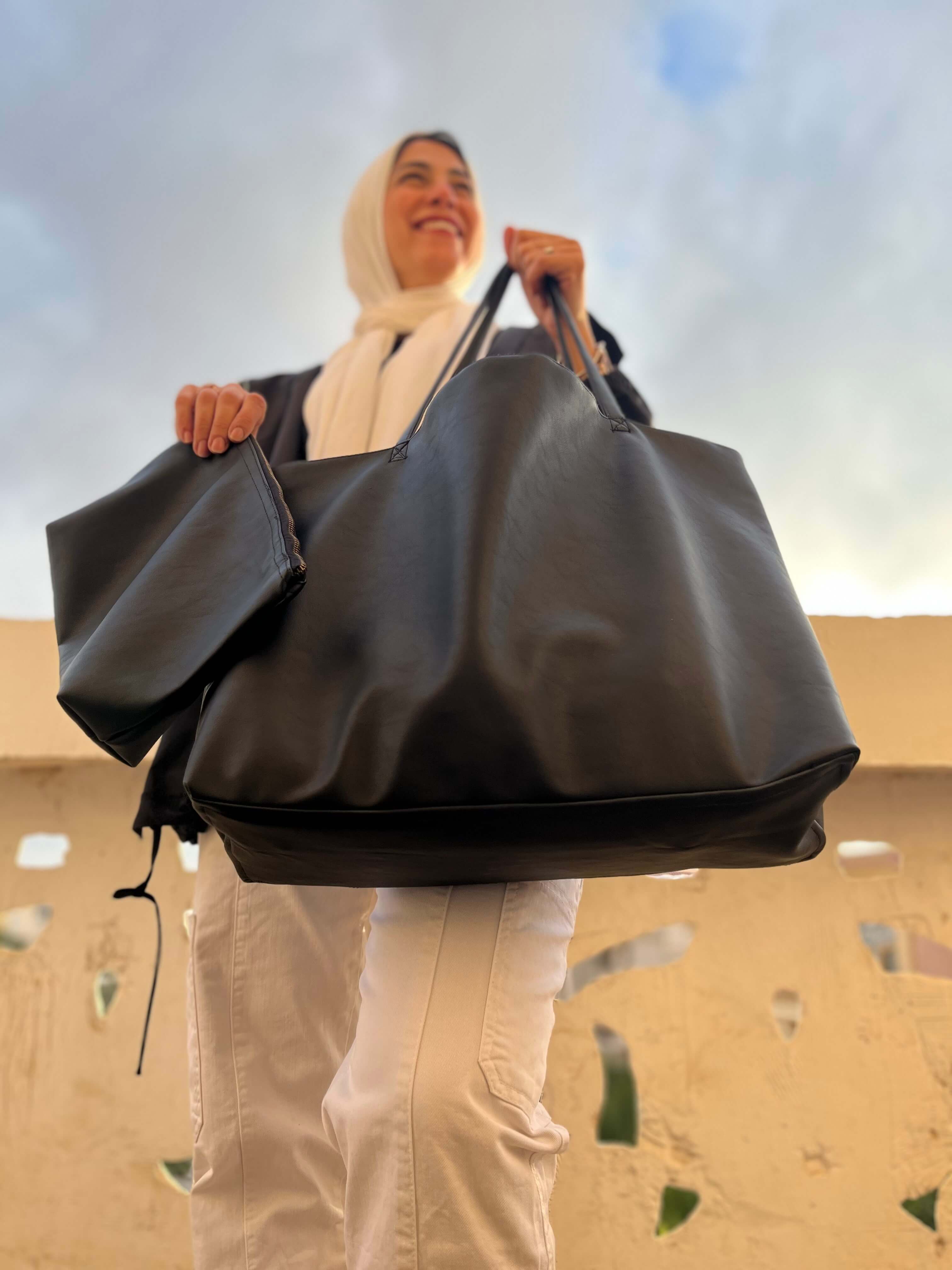 <p><strong><span style="color: rgb(0, 0, 0)">Black Basic Bag</span></strong></p>