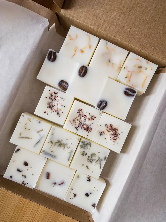 <h4><strong><span style="color: rgb(0, 0, 0)">wax melts</span></strong></h4>