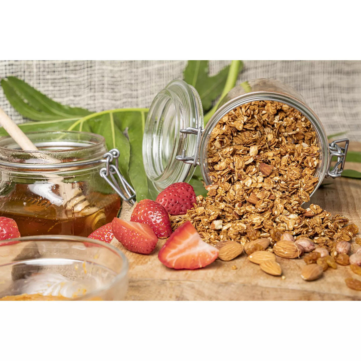 Granola-Peanut Butter & Berries (300g) 1