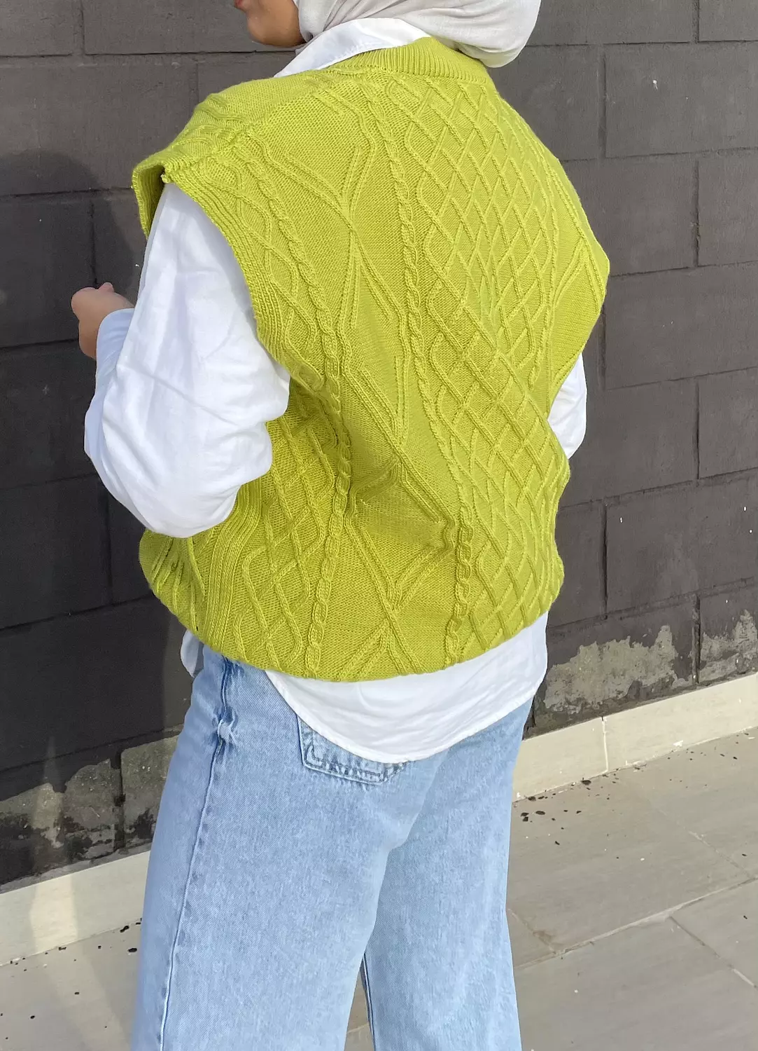 Knitted vest in lime green -2nd-img