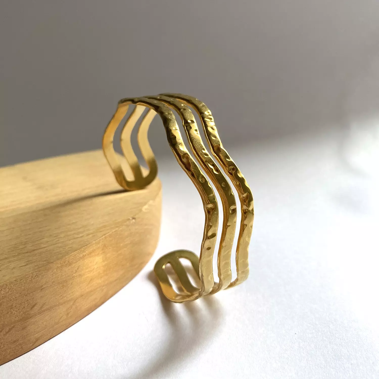 wavy hand cuff 1