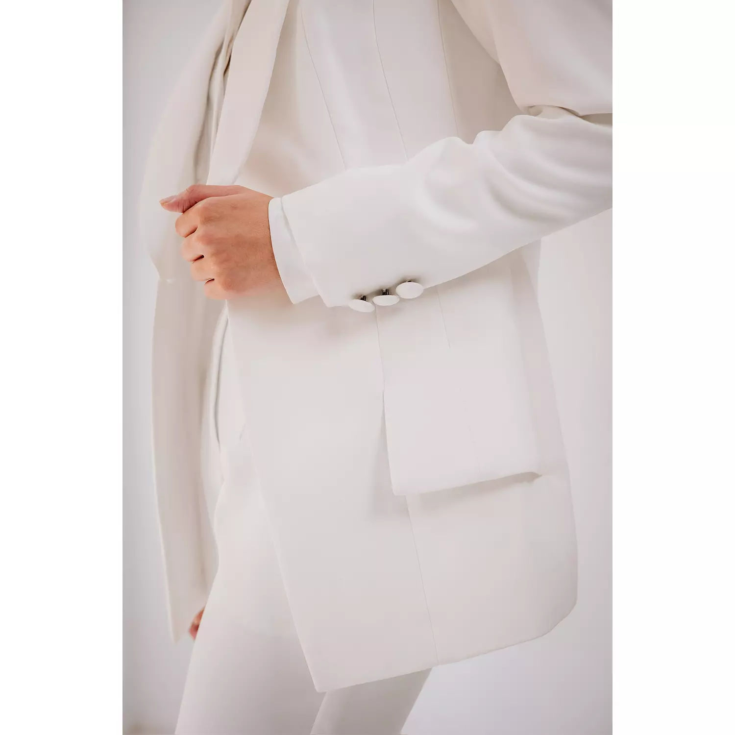 ELITE FITTED SUIT ~ WHITE 4