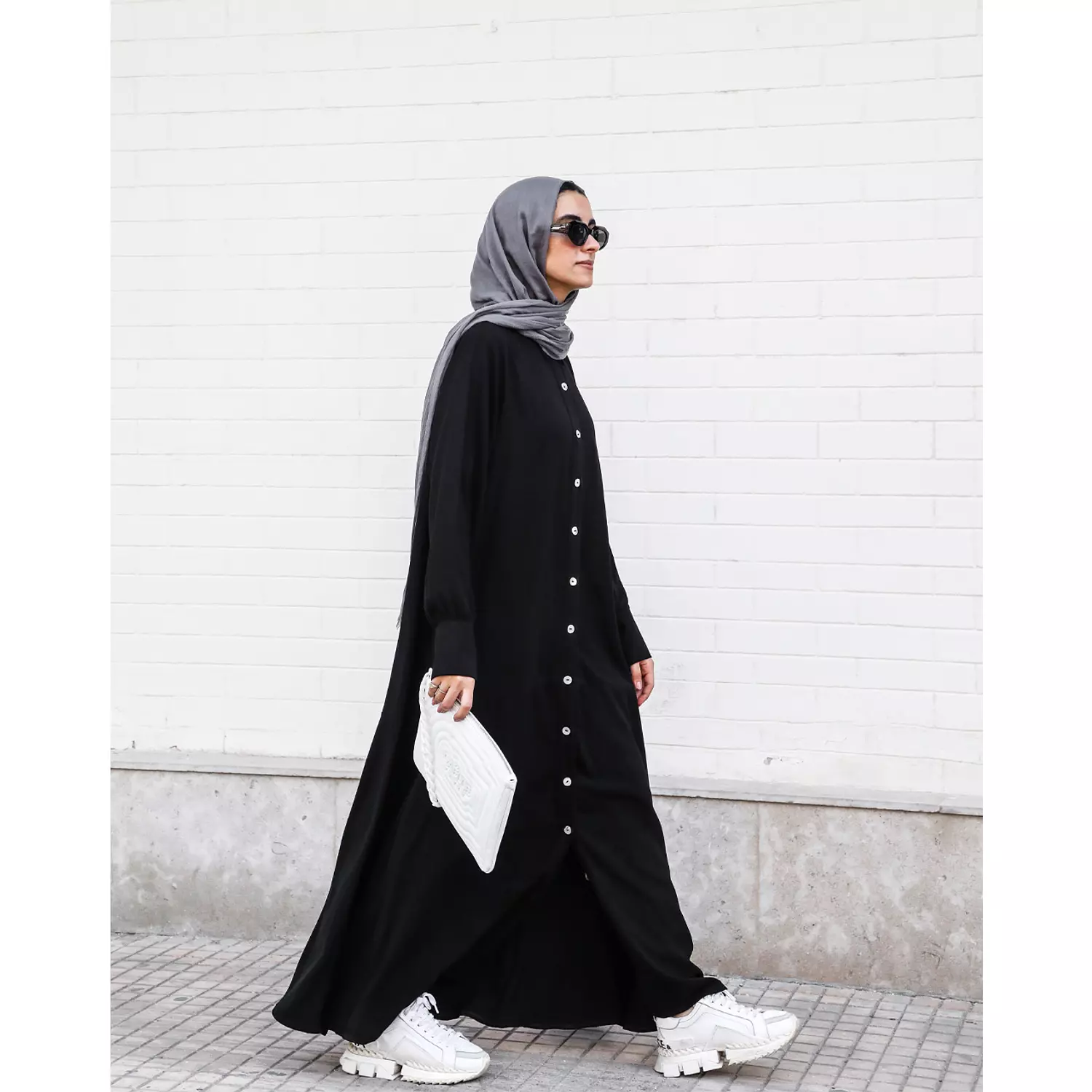 Shell Buttoned Flowy Abaya  2