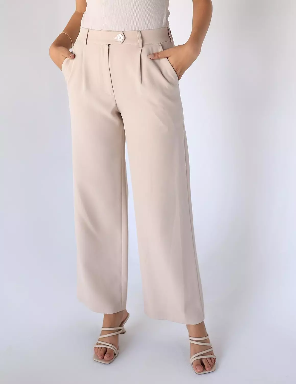 <p>Wide Leg Pants</p>