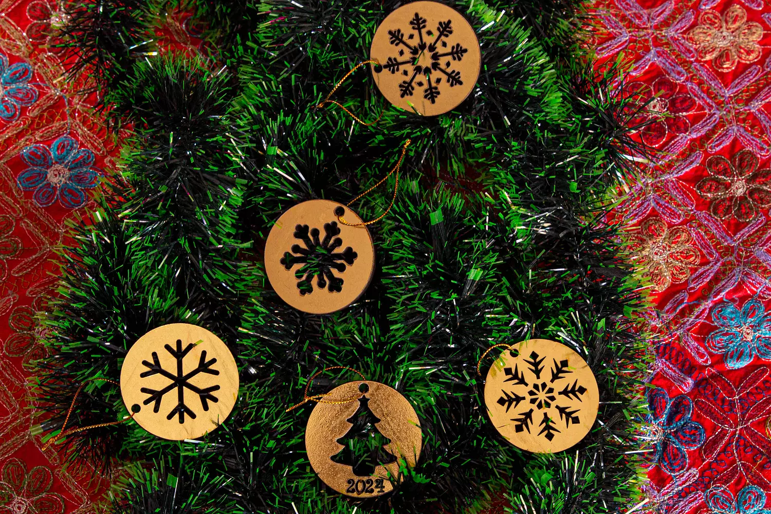 The Chrismasy Tree ornaments - Set of 5 hover image