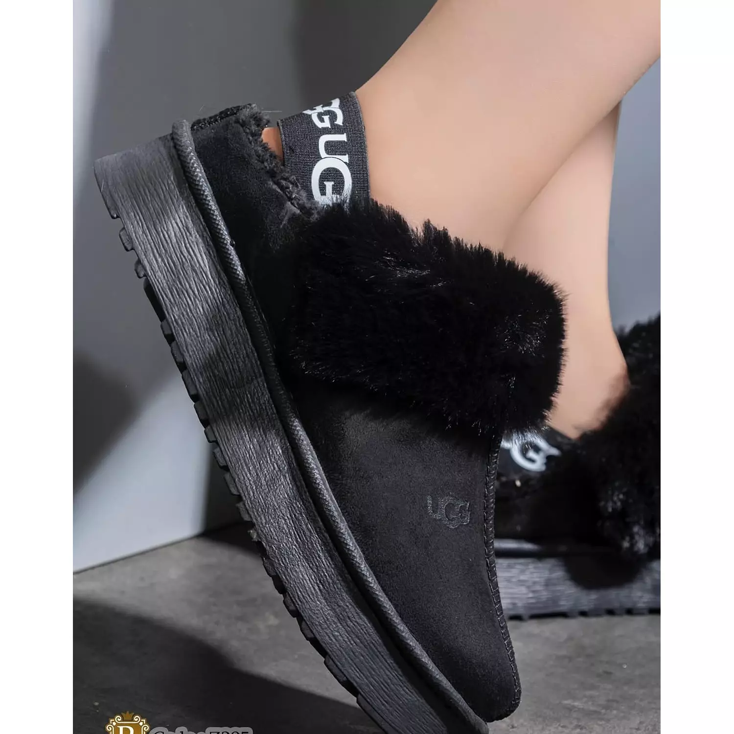 Ugg slipper 0