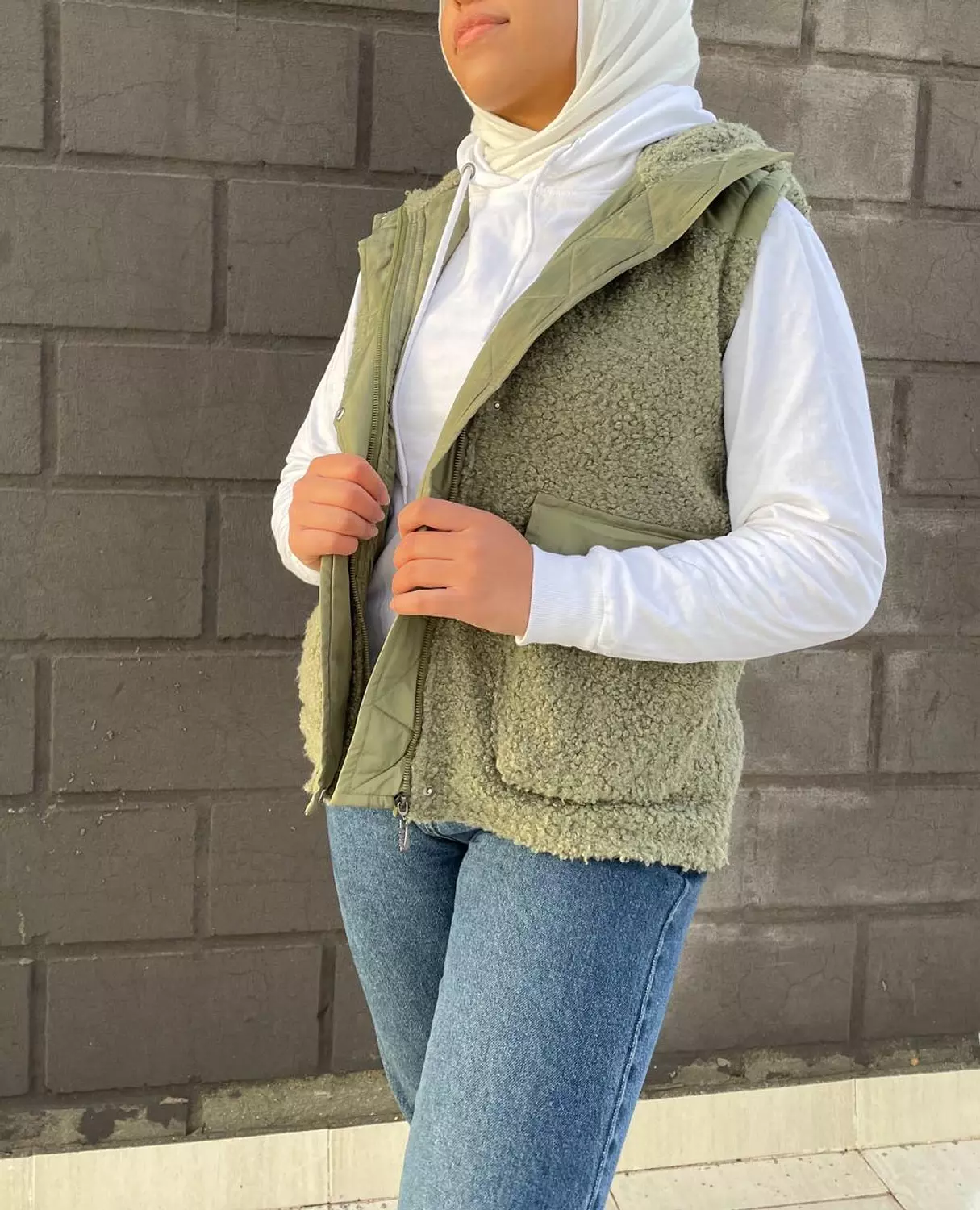 Cozy wool vest in olive green 2