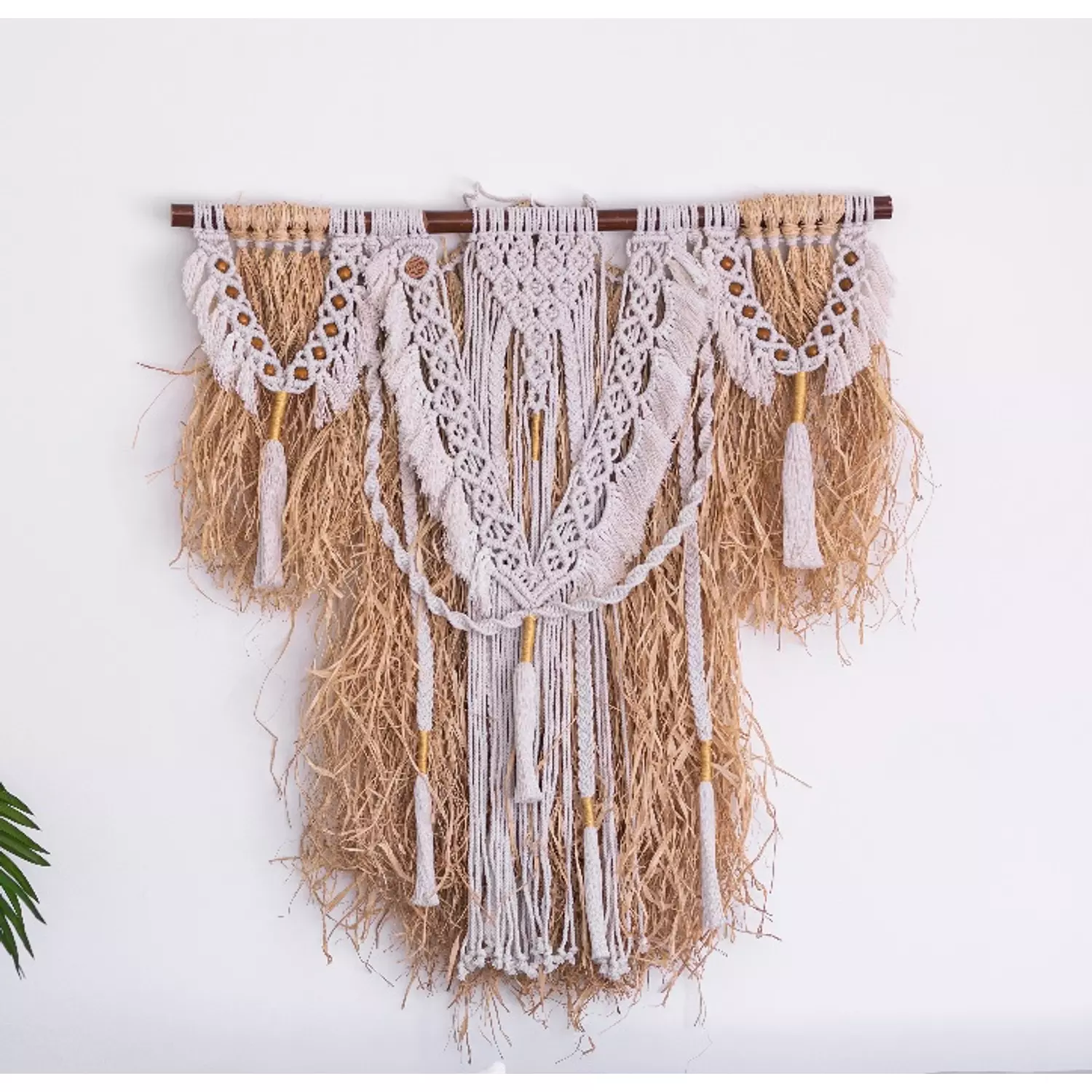 Curly Raffia Wall Hanging 0