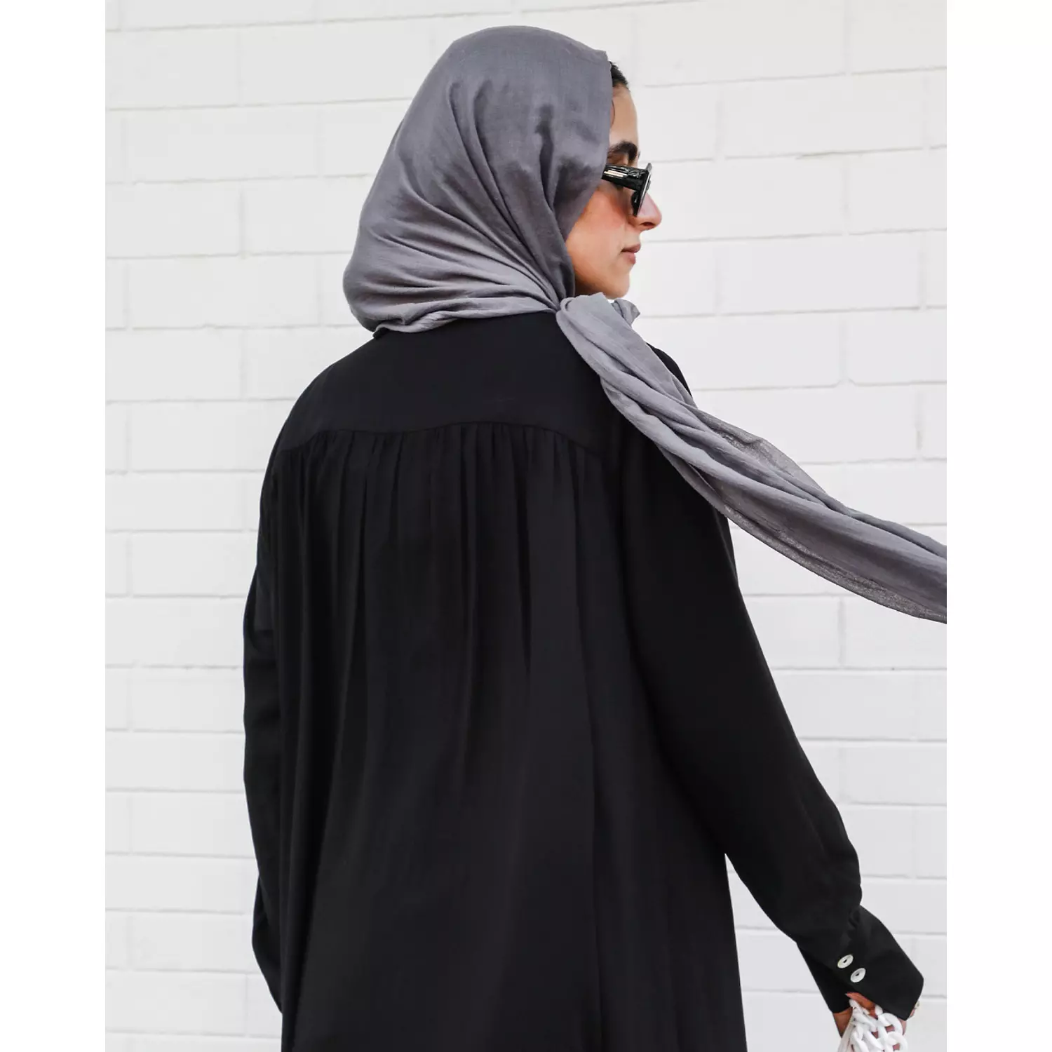 Shell Buttoned Flowy Abaya  3