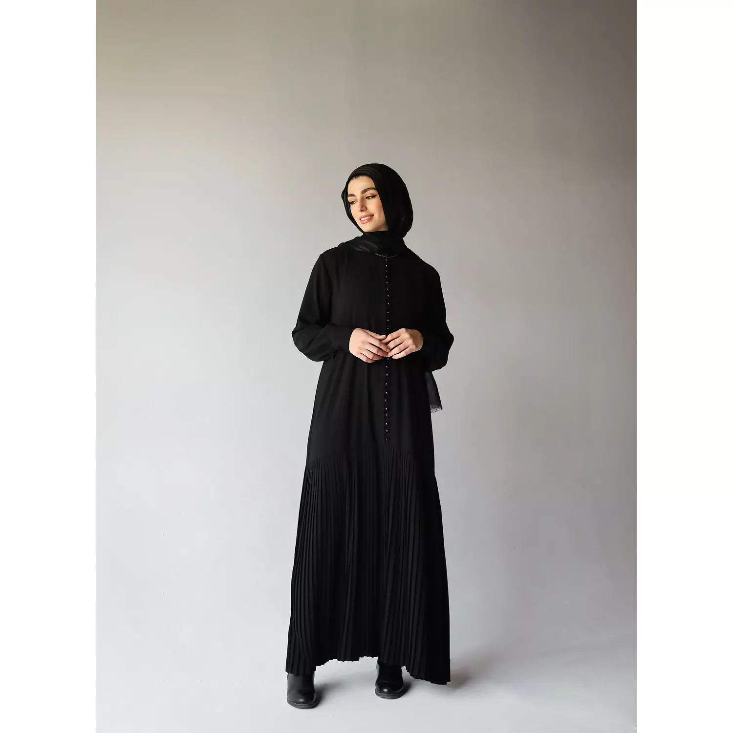 Buttoned Pleated Abaya 4