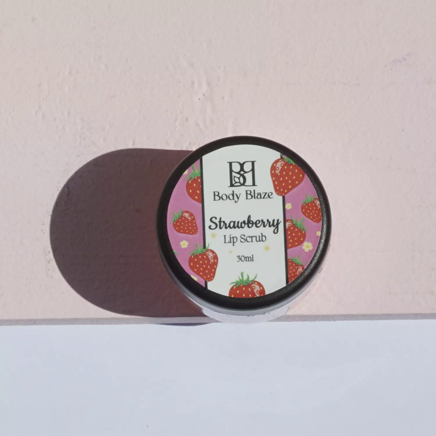 Lip Scrub Strawberry hover image