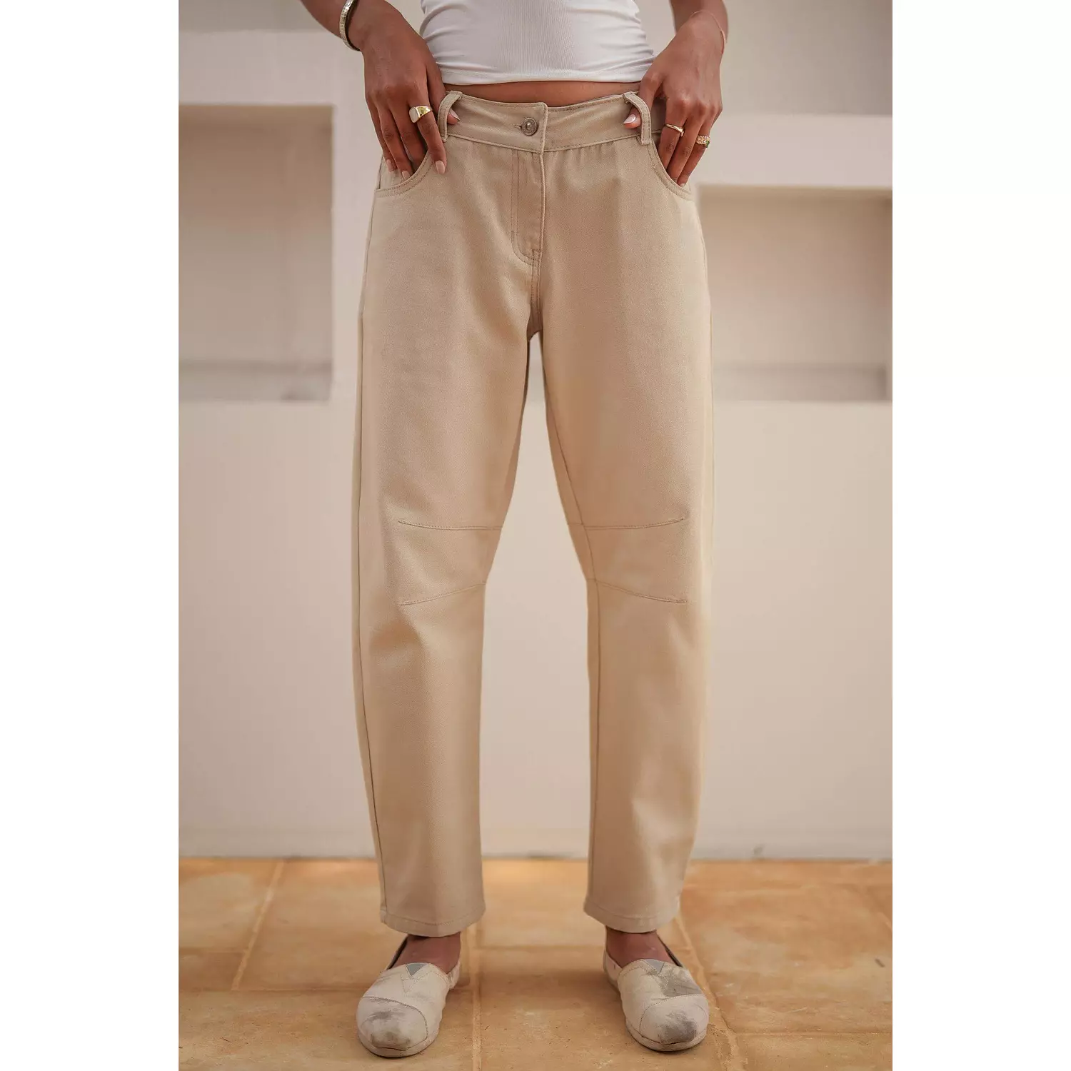 Airy Mid-Rise Barrel Jeans Beige 2