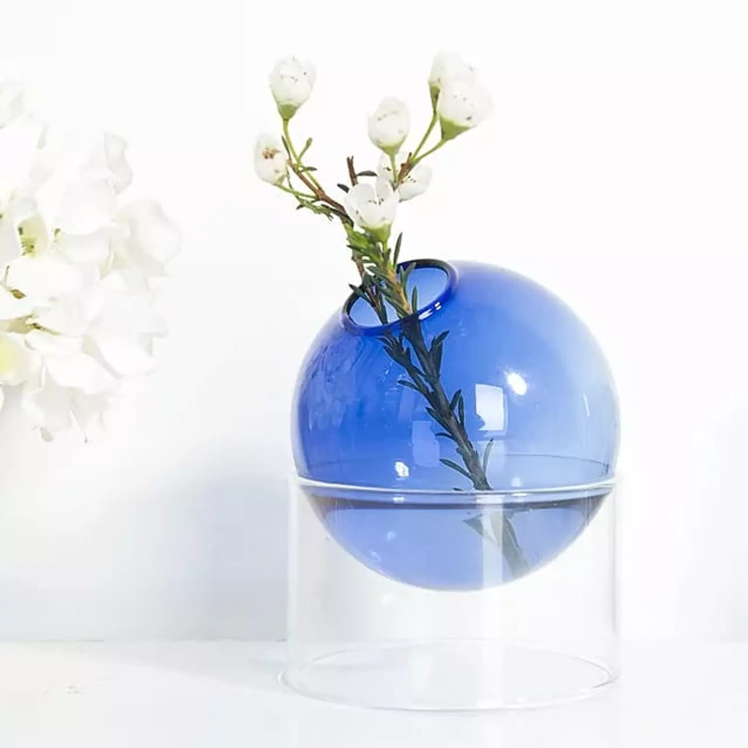 Round small vase  hover image