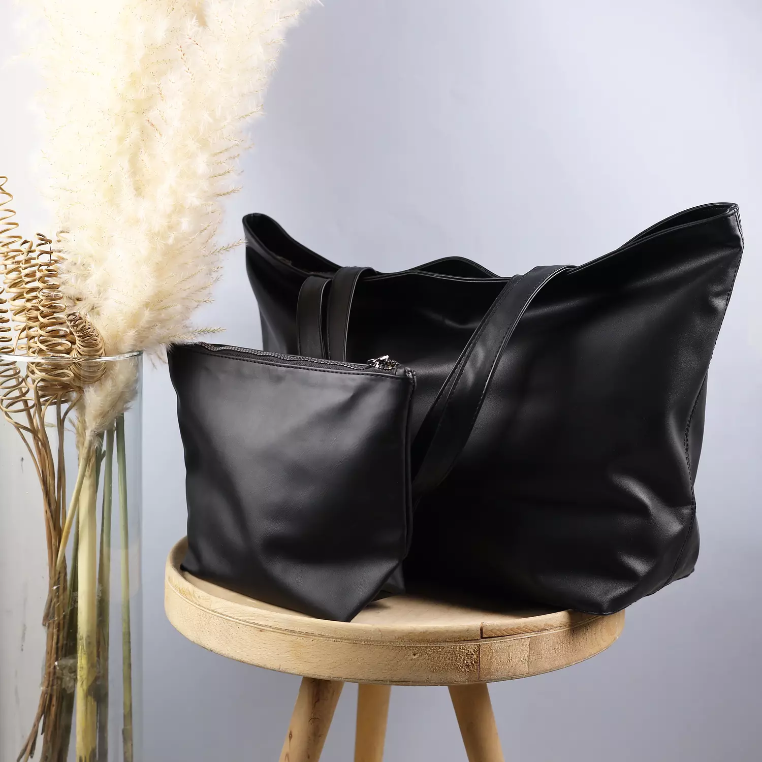 Black basic bag hover image