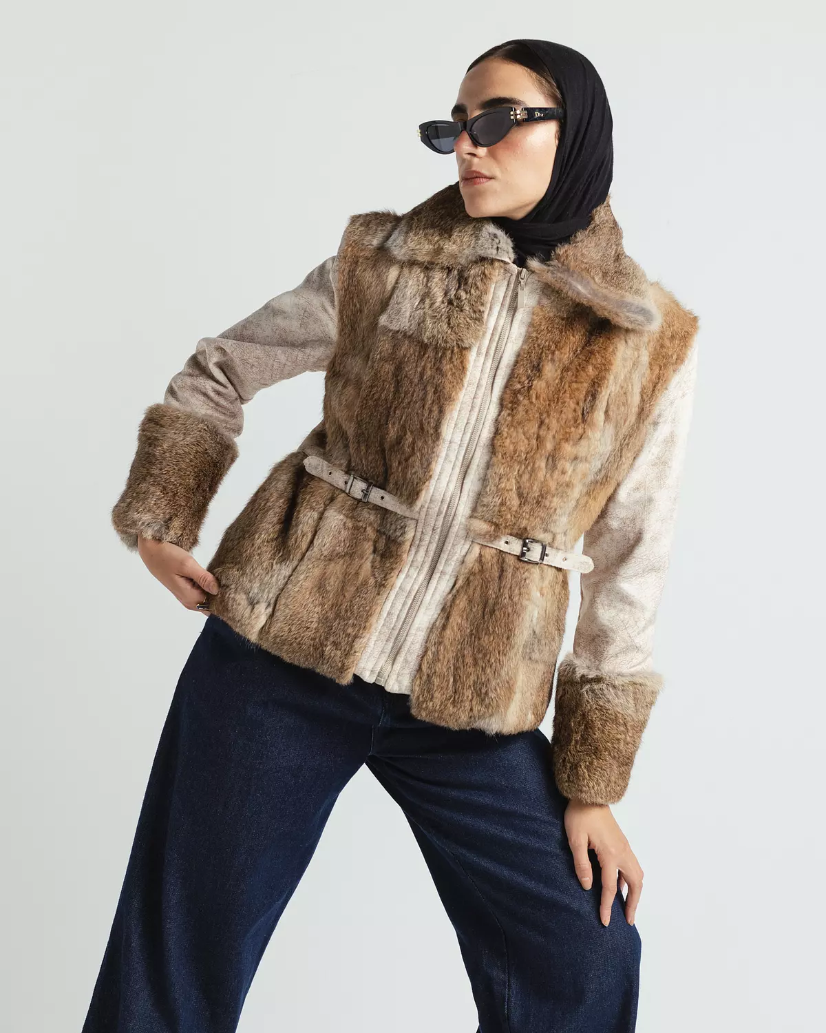 <h3><span style="color: rgb(255, 64, 160)">Vintage Fur jacket</span></h3>