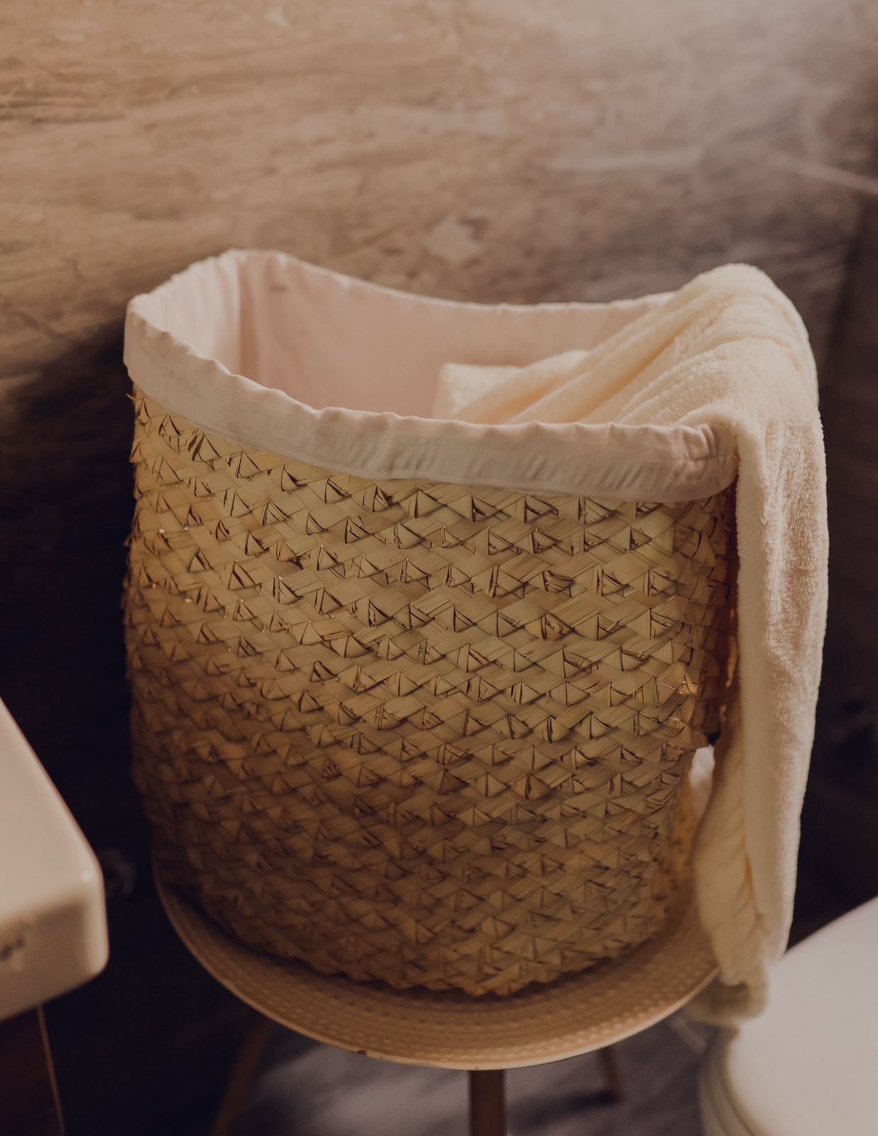 Straw laundry basket with fabric