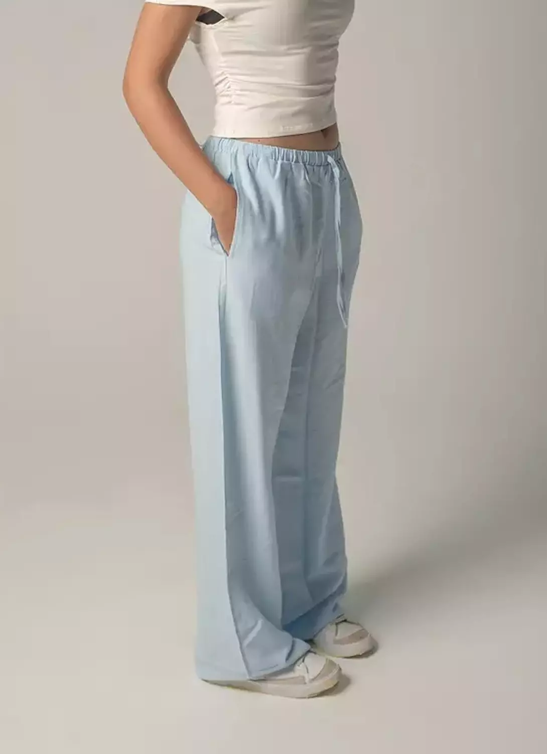 <p><br><strong>Plain linen pants</strong></p>