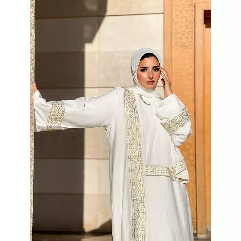 <p><br><strong>Closed Kftan Gold Abaya</strong></p>