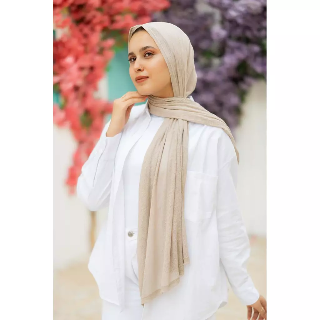 Beige kuwaiti scarf