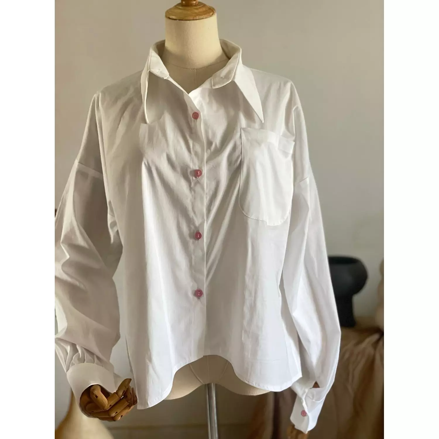 White Poplin Curves shirt with Pink buttons 0