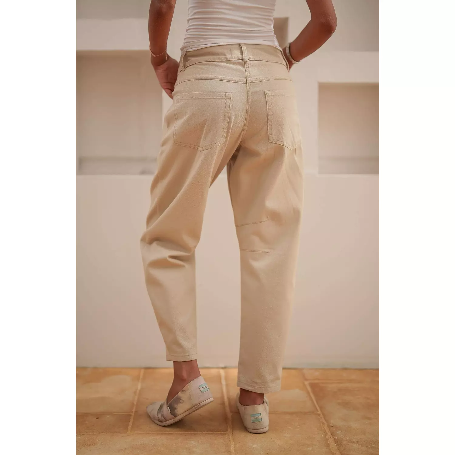 Airy Mid-Rise Barrel Jeans Beige 5