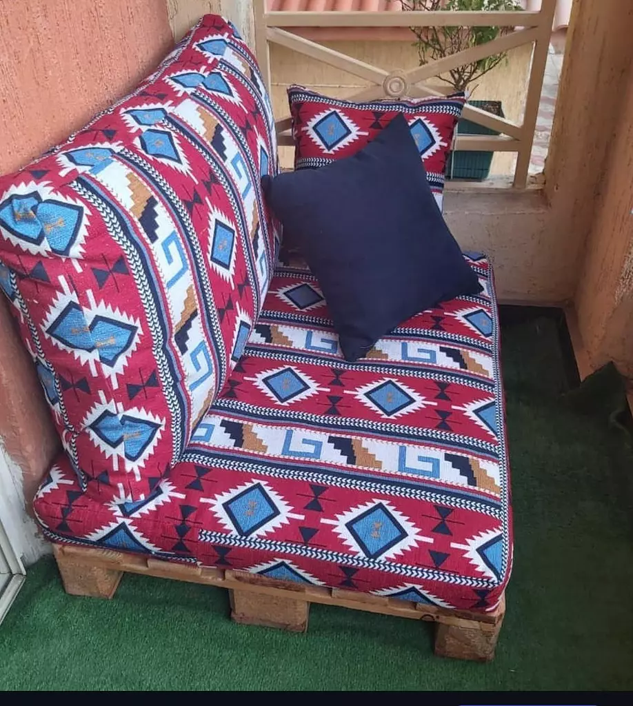 Single pallet sofa