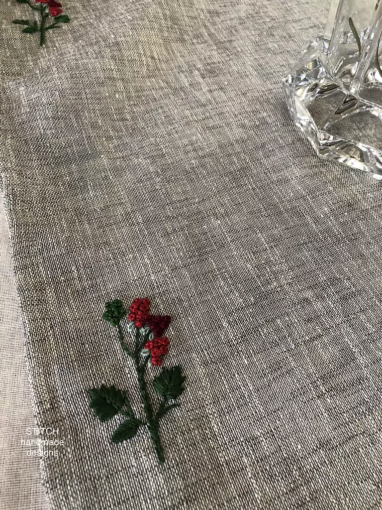 Red-berries Table runner