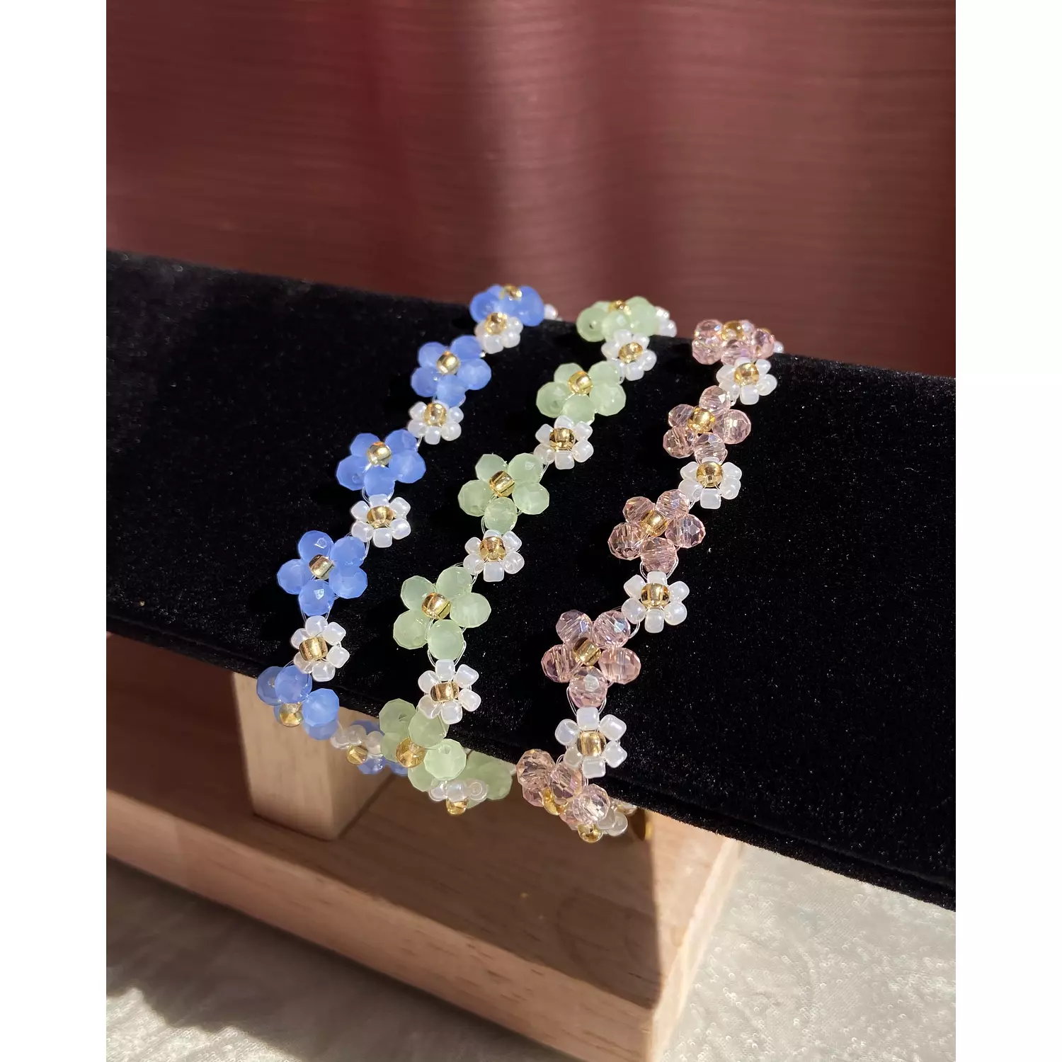 Zigzag crystals & beads flowers ✨ hover image