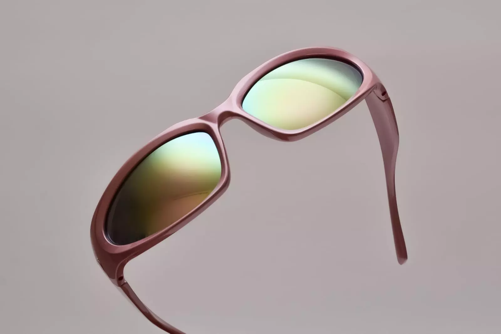 <h3><strong><span style="color: rgb(0, 0, 0)">Y2k sunglasses</span></strong></h3>