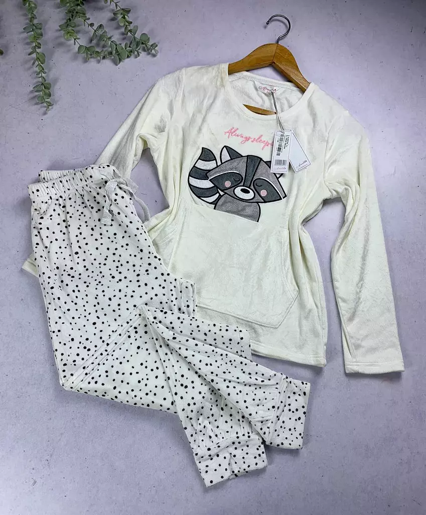 Cute velvet pijama set from Anabelle